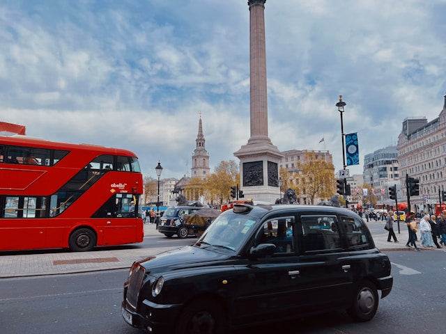 Around the World: London Rolags (3.2 oz) - subtle red/black